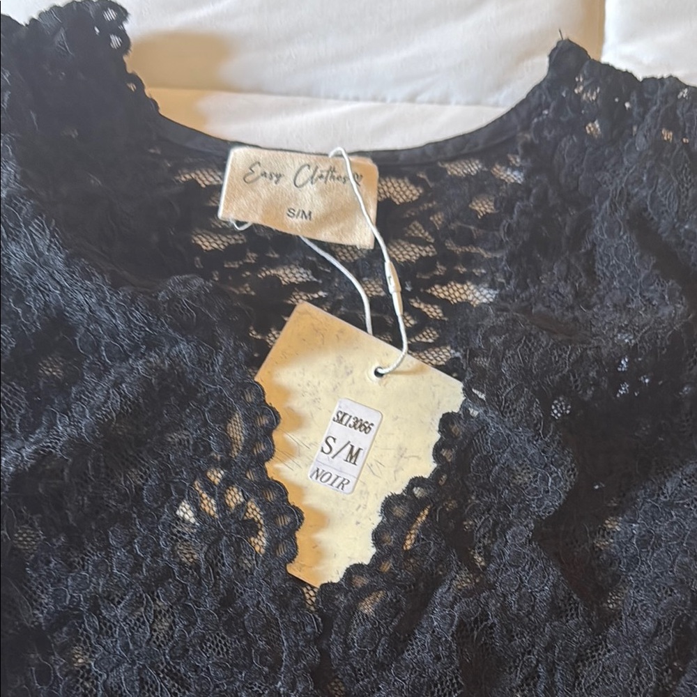 Short sleeve lace v neck bodysuit NWT